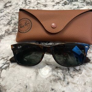Tortoiseshell ray ban sunglasses